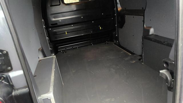 Peugeot Expert image 2