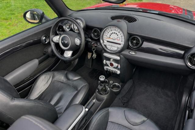Mini Cabrio image 9