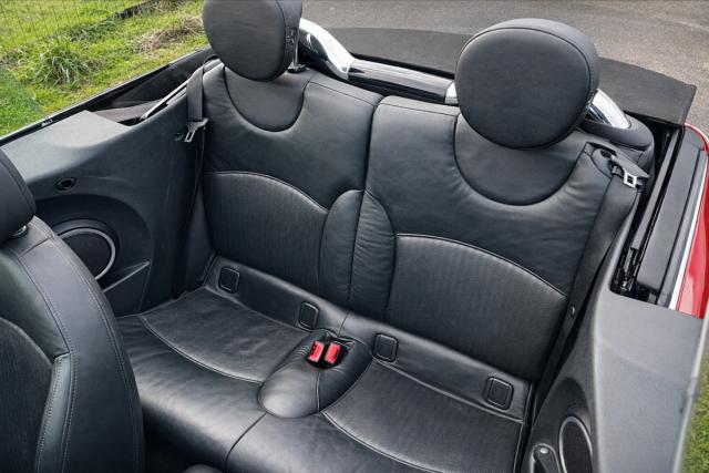 Mini Cabrio image 8
