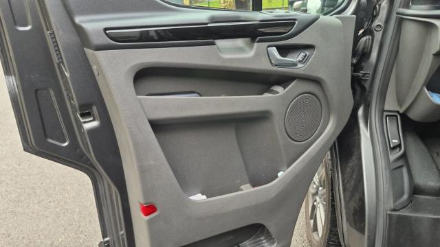 Ford Transit Custom Fourgon image 1