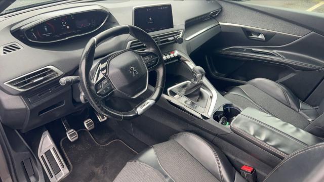 Peugeot 5008 image 1