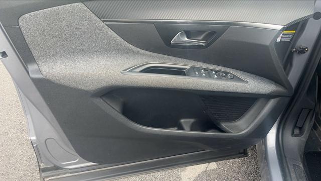 Peugeot 3008 image 2