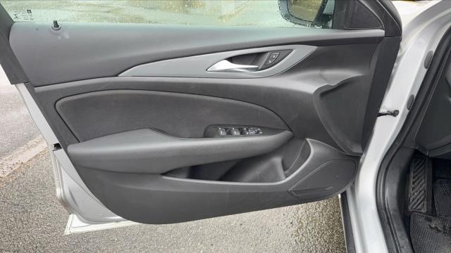 Opel Insignia Sports Tourer image 4