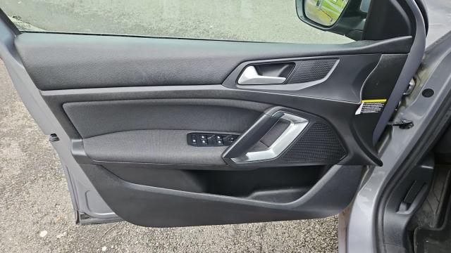 Peugeot 308 image 9