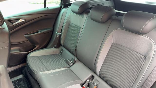 Opel Astra Sports Tourer image 8