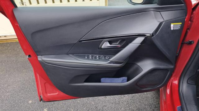 Peugeot E-208 image 6