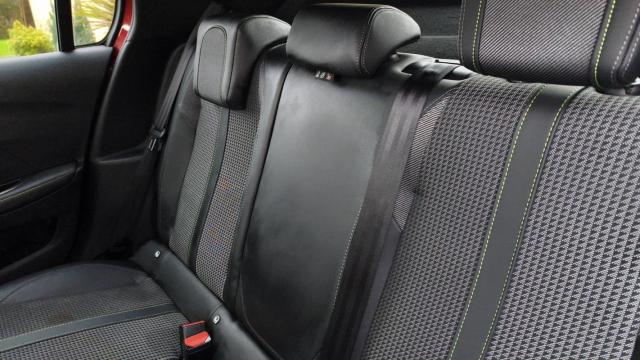 Peugeot E-208 image 2