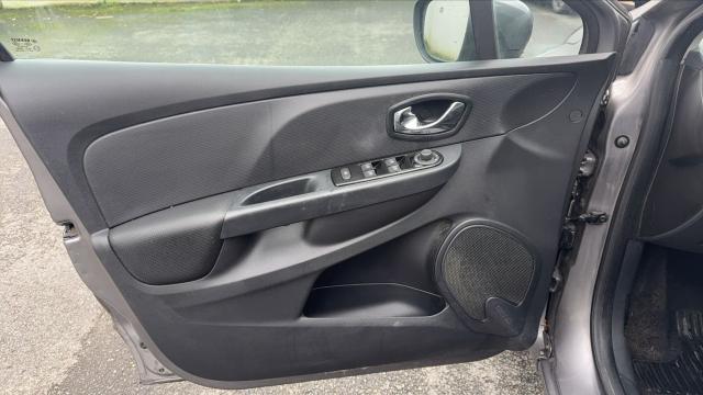 Renault Clio Estate image 2