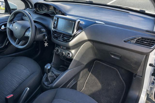Peugeot 208 image 6