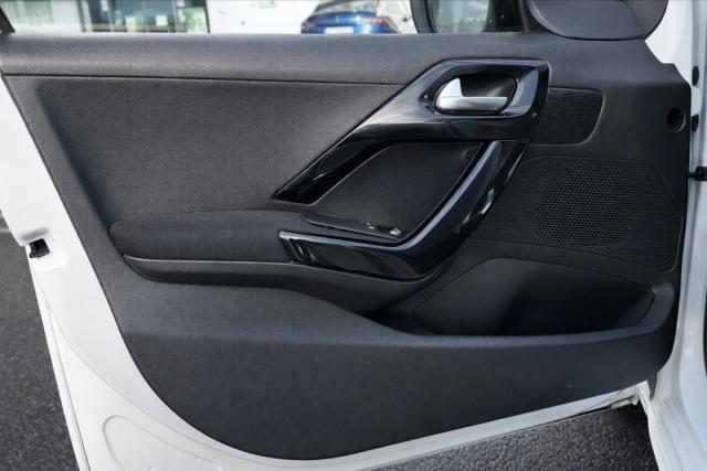 Peugeot 208 image 8