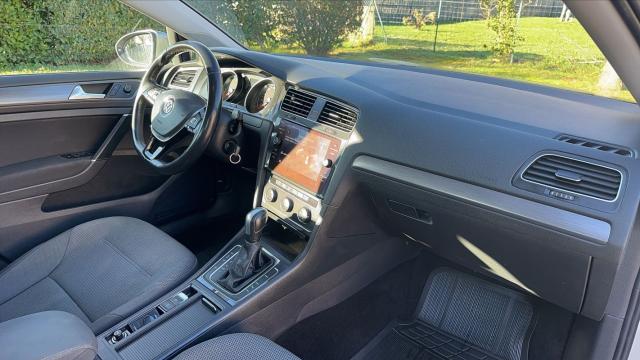 Volkswagen Golf image 6