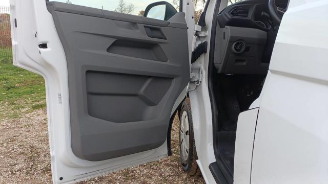 Volkswagen Transporter image 8