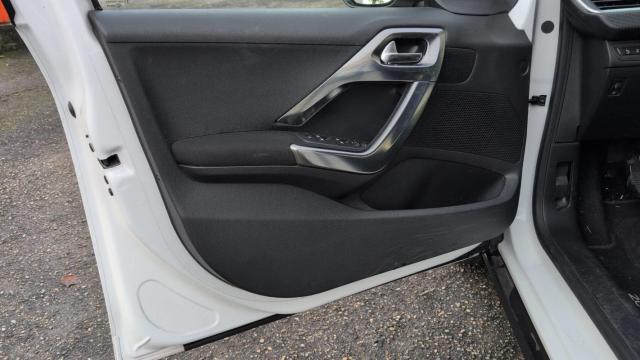 Peugeot 2008 image 8