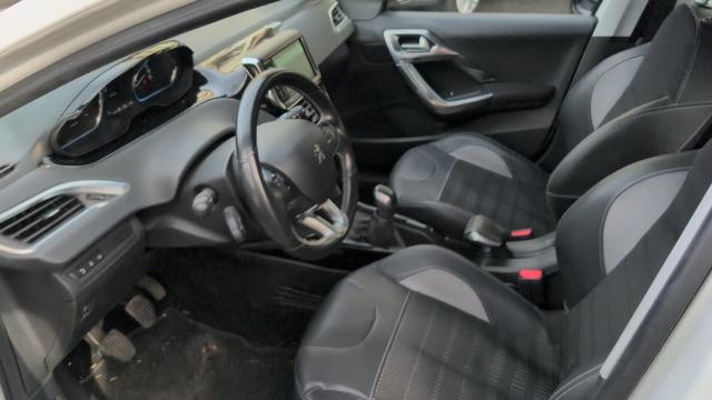 Peugeot 2008 image 2