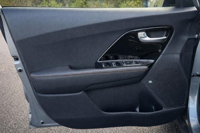 Kia Niro image 6