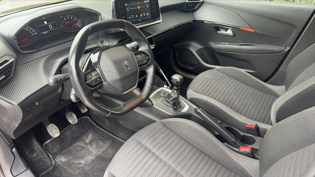 Peugeot 208 image 6