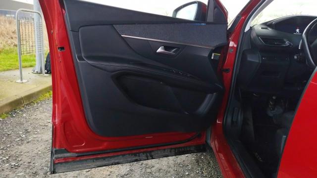 Peugeot 3008 image 3