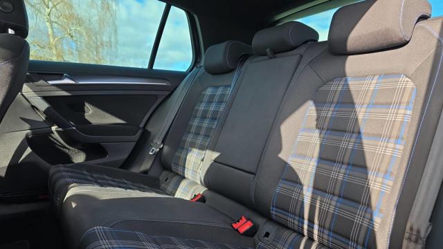 Volkswagen Golf image 4