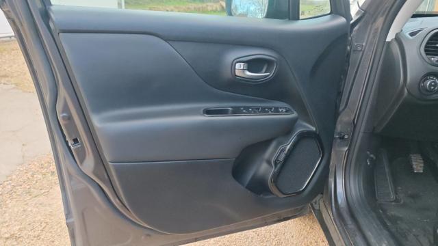 Jeep Renegade image 9