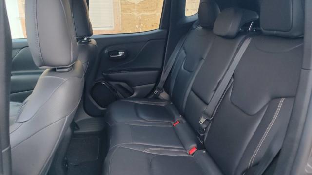 Jeep Renegade image 2