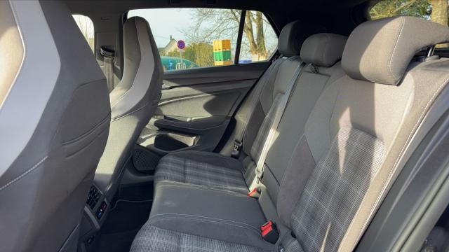 Volkswagen Golf image 9