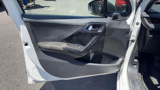 Peugeot 208 image 6