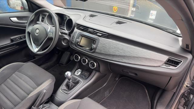 Alfa Romeo Giulietta image 8