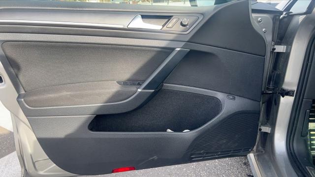 Volkswagen Golf image 1