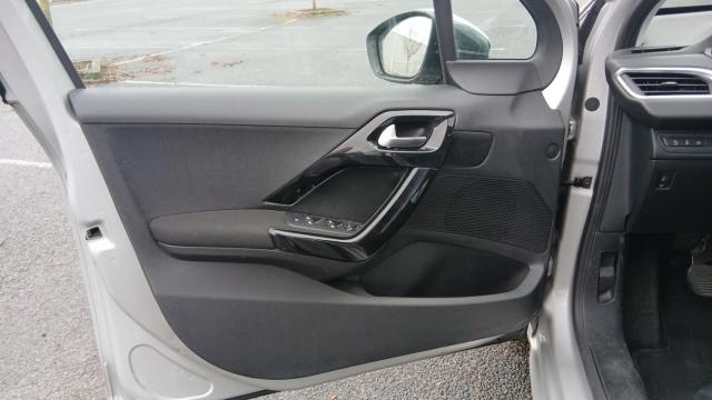 Peugeot 208 image 4
