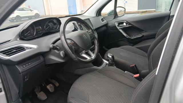 Peugeot 208 image 7
