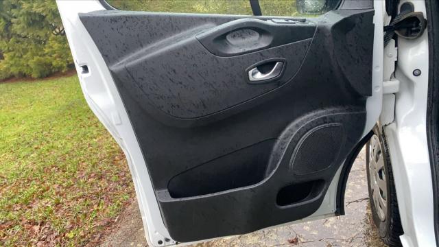 Renault Trafic image 9