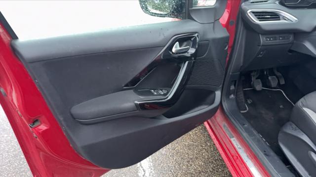 Peugeot 208 image 8