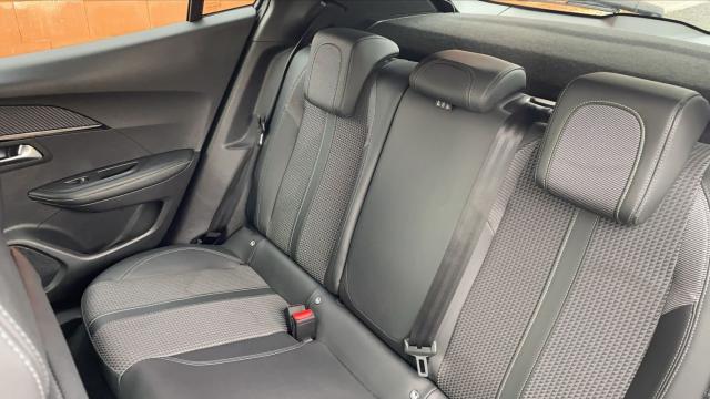 Peugeot 2008 image 3