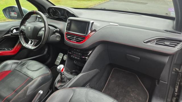 Peugeot 208 image 9