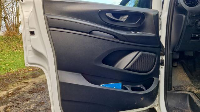 Mercedes Benz Vito image 4