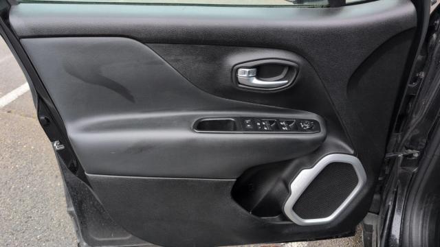 Jeep Renegade image 5