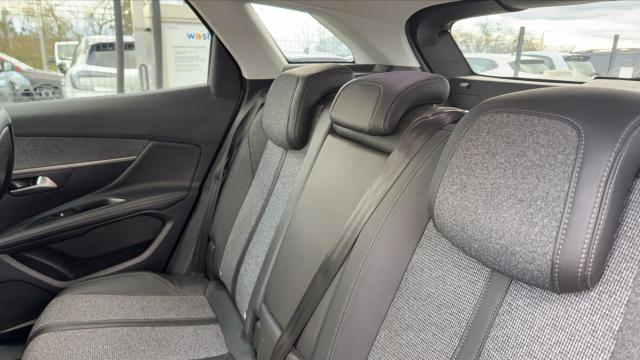 Peugeot 3008 image 2