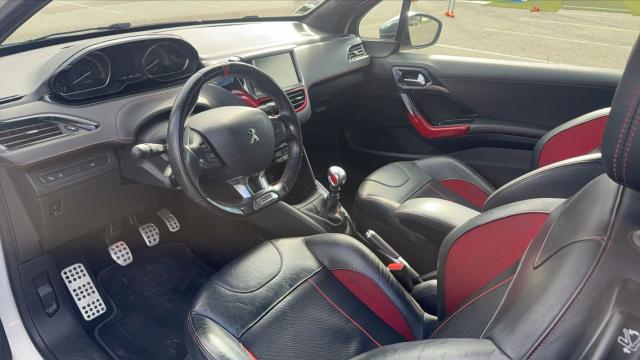 Peugeot 208 image 2