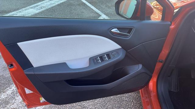 Renault Clio image 2