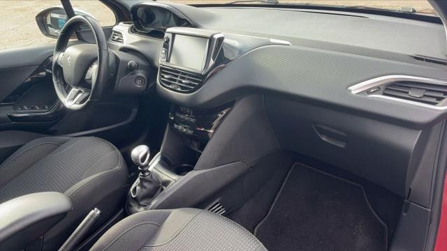 Peugeot 208 image 8