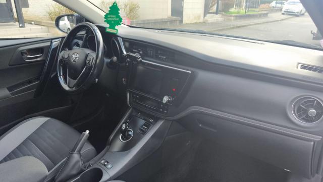 Toyota Auris image 8