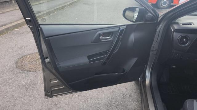 Toyota Auris image 4