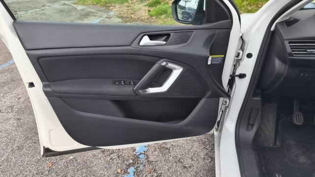 Peugeot 308 image 8