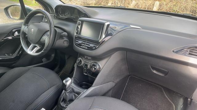 Peugeot 208 image 6
