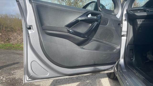 Peugeot 208 image 4