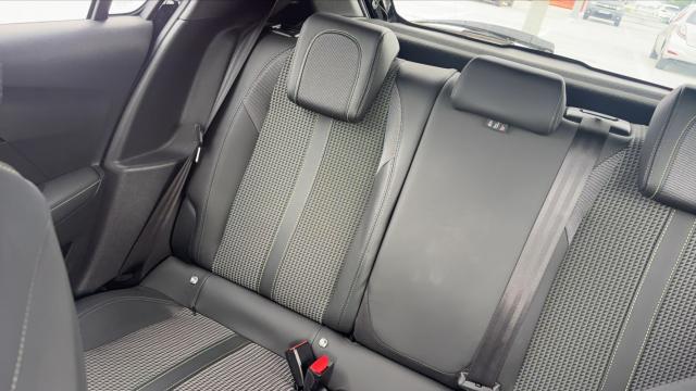 Peugeot E-208 image 9