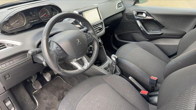 Peugeot 208 image 8