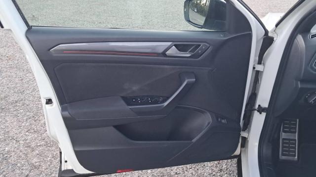 Volkswagen T-Roc image 1