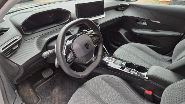 Peugeot 208 image 7
