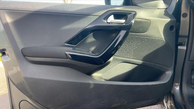 Peugeot 208 image 2